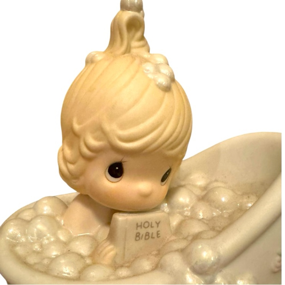Precious Moments Girl in Bathtub - Picture 2 of 8